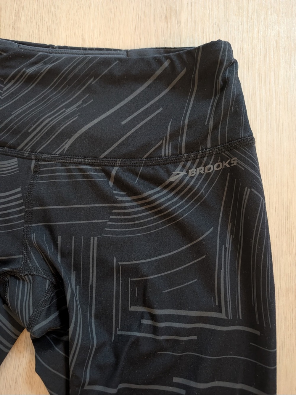 Brooks Black Graphic Women’s Leggings - Athletic Bottoms
